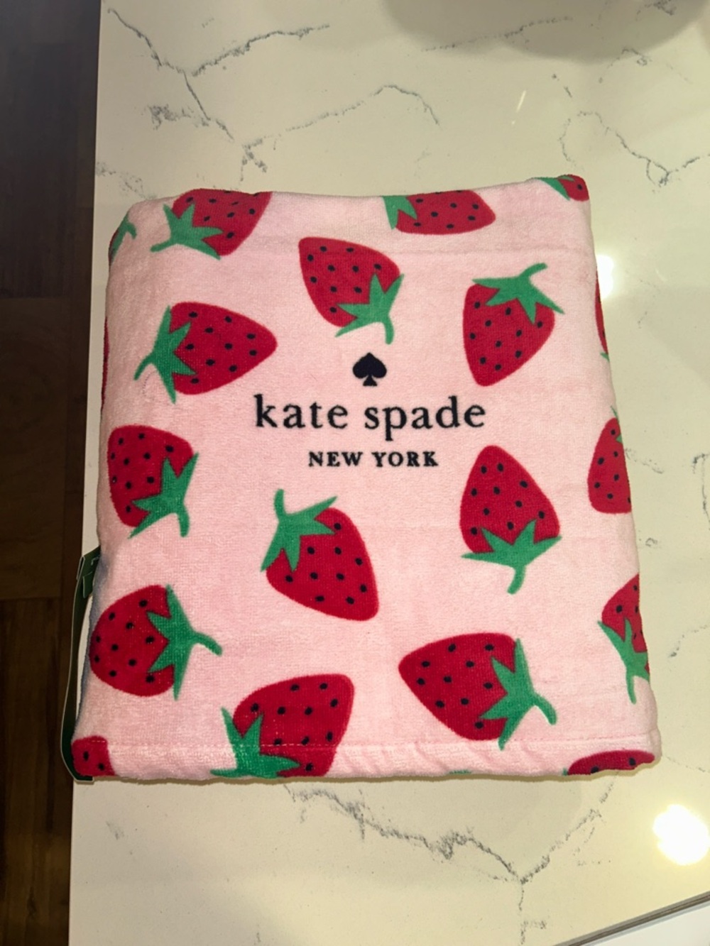 New kate spade Pink Strawberry Print Beach Towel 100% Cotton